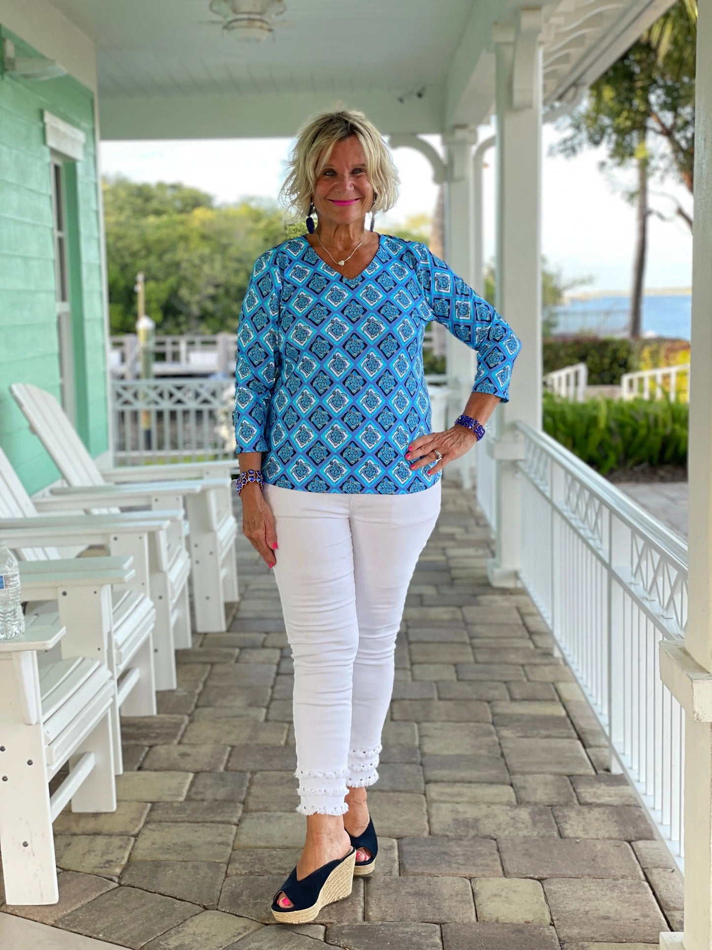 BAHAMA BLUE TURTLE V NECK