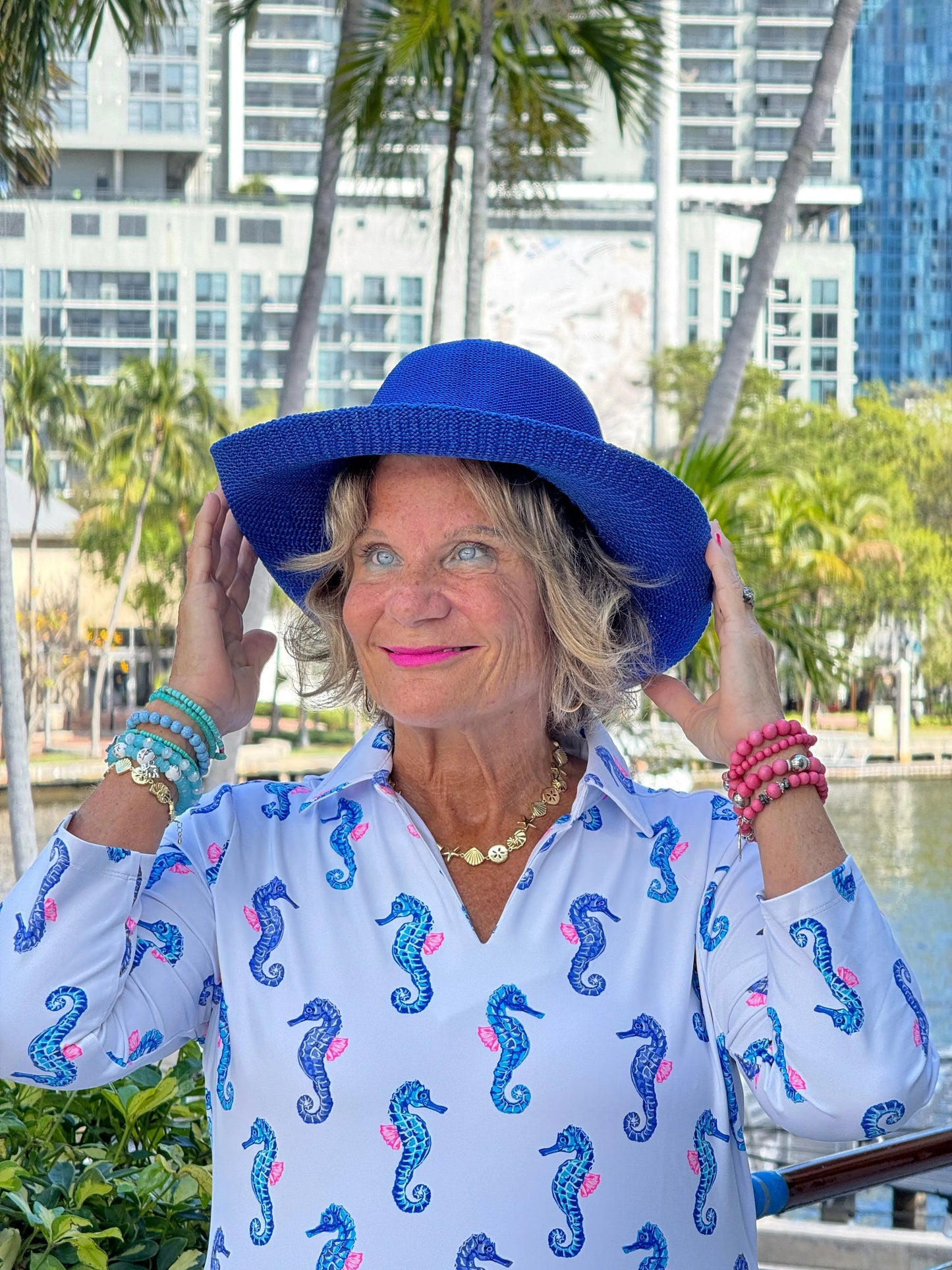 LULU B SHORELINE CHARM 3/4 SLEEVE V-NECK COLLAR SHIRT