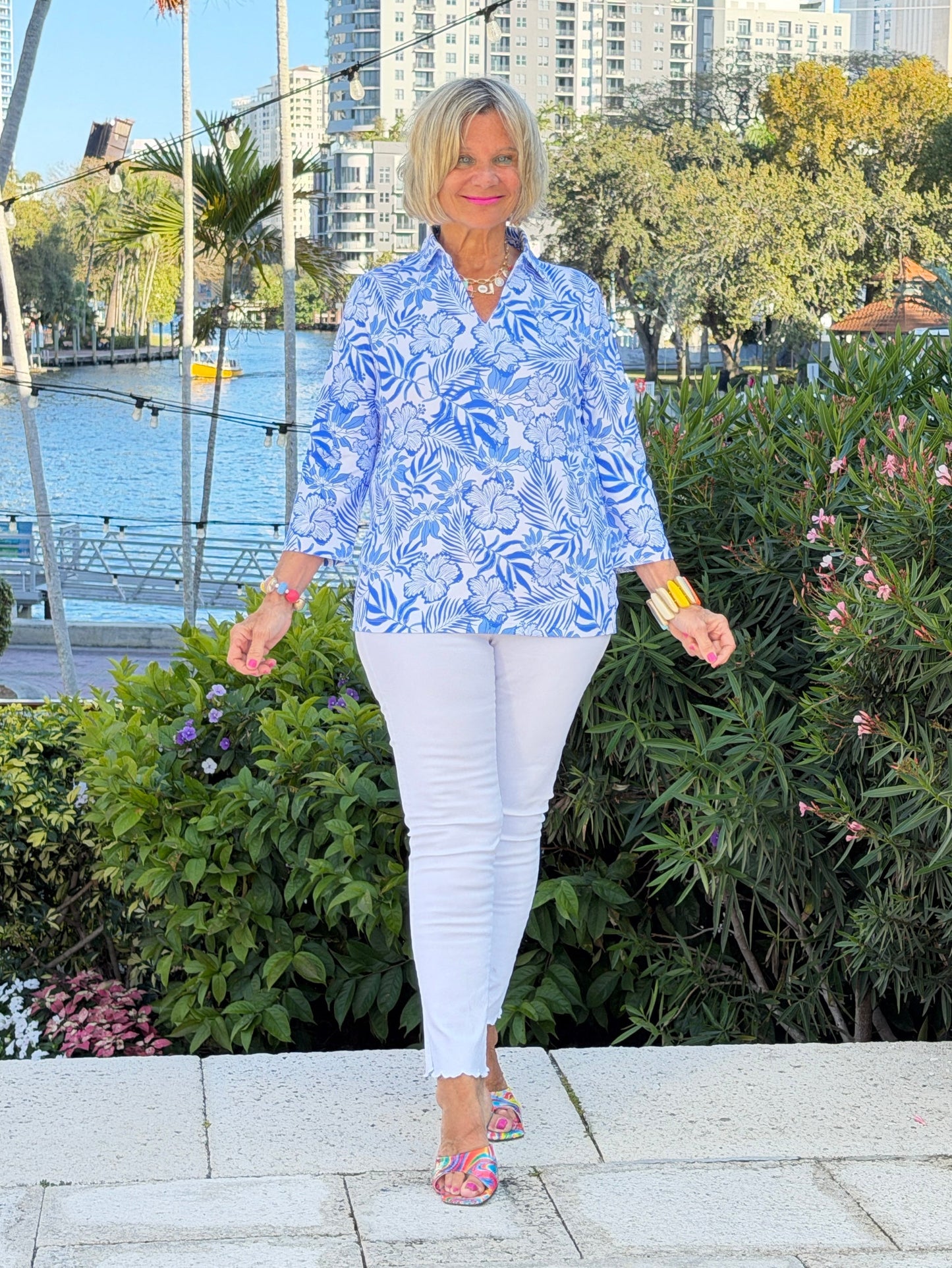 LULU B HIBISCUS COAST COLLAR SLEEFVE TOP