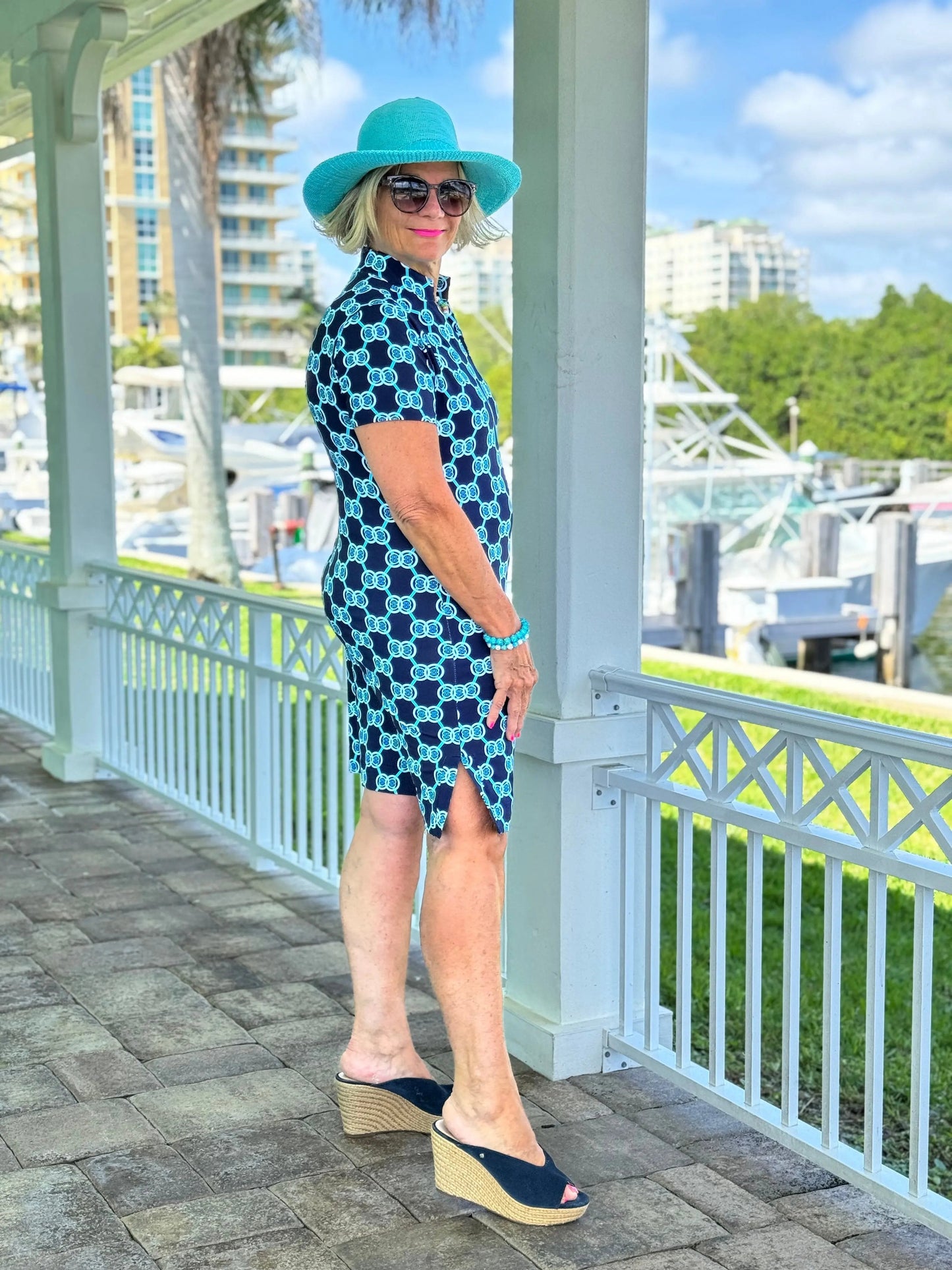 BLUE MEDALLION SHORT SLEEVE DRESS