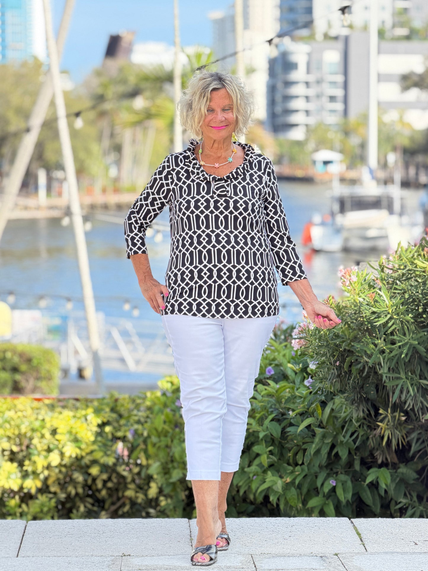 LULU B MIDNIGHT TRELLIS RUFFLE SLEEVE TOP
