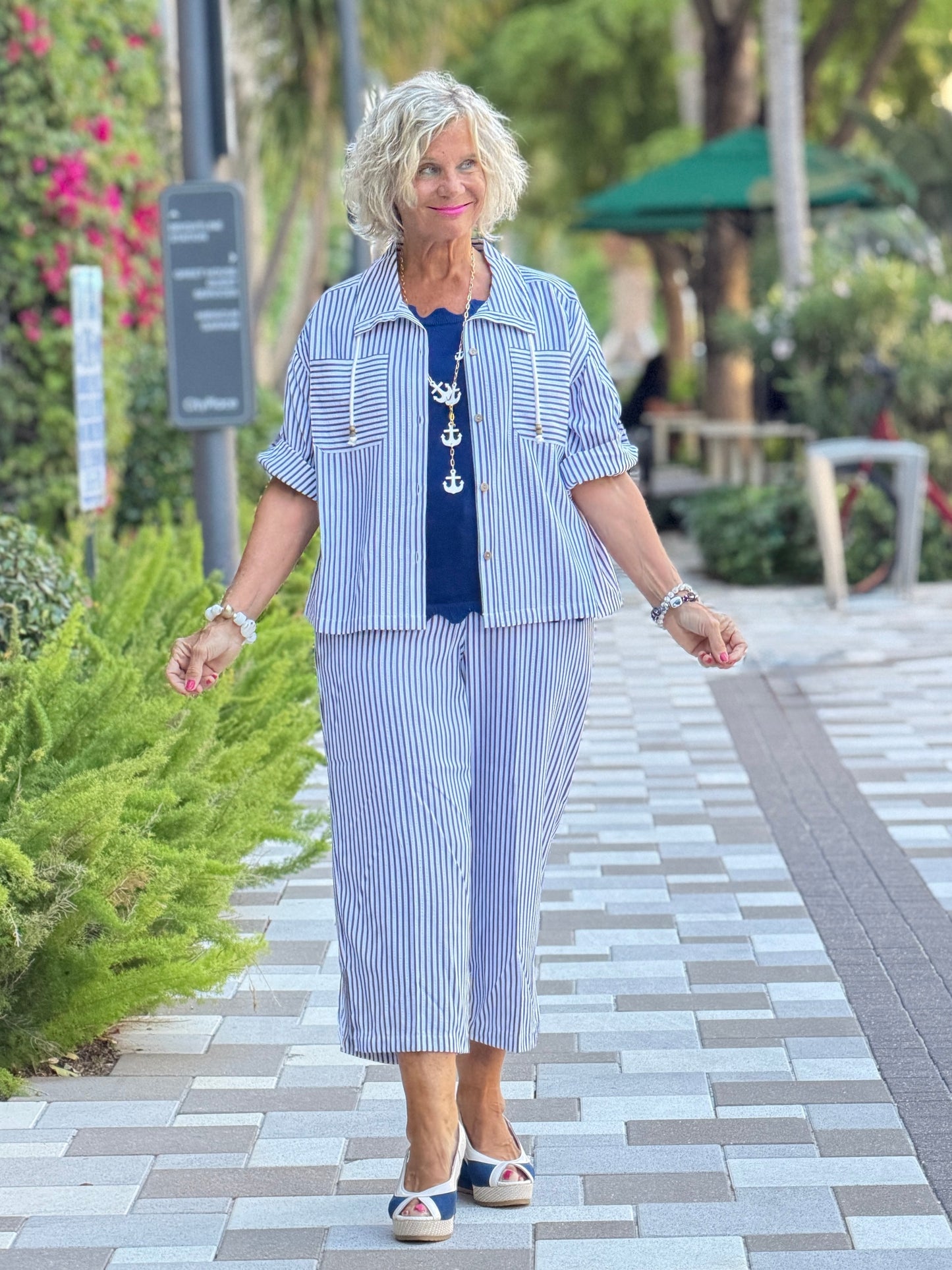 FRENCH RIVIERA NAVY SEERSUCK CAPRI