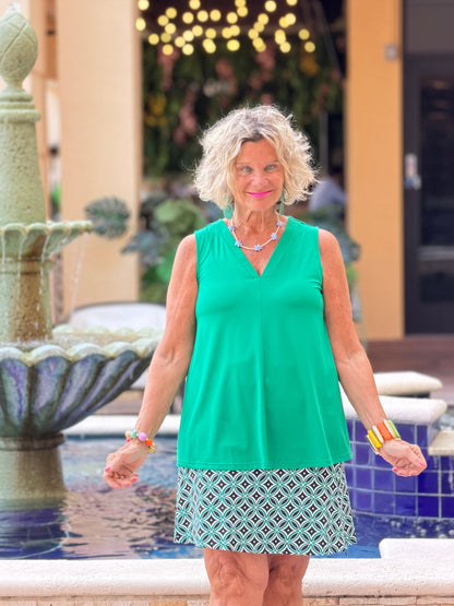 LULU-B TAILORED V EMERALD V SLEEVELESS TOP