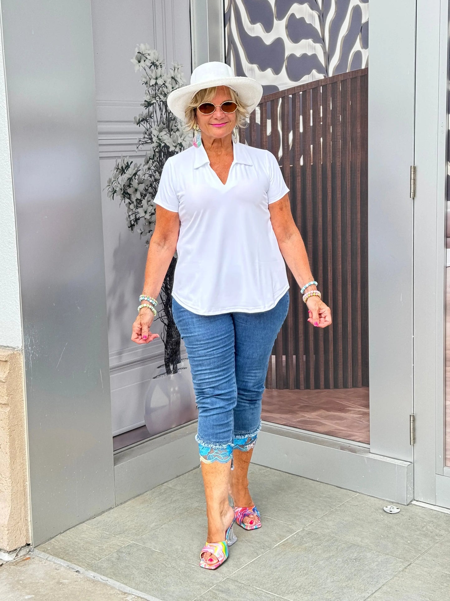 LULU-B  WHITE SHORT SLEEVE  COLLAR