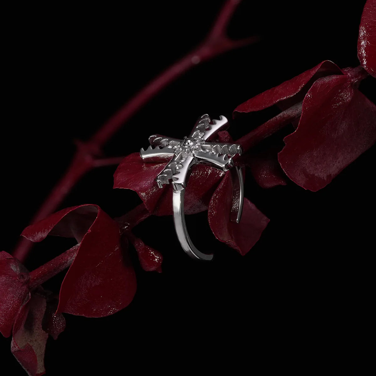 MANDIBLE CROSS RINGS