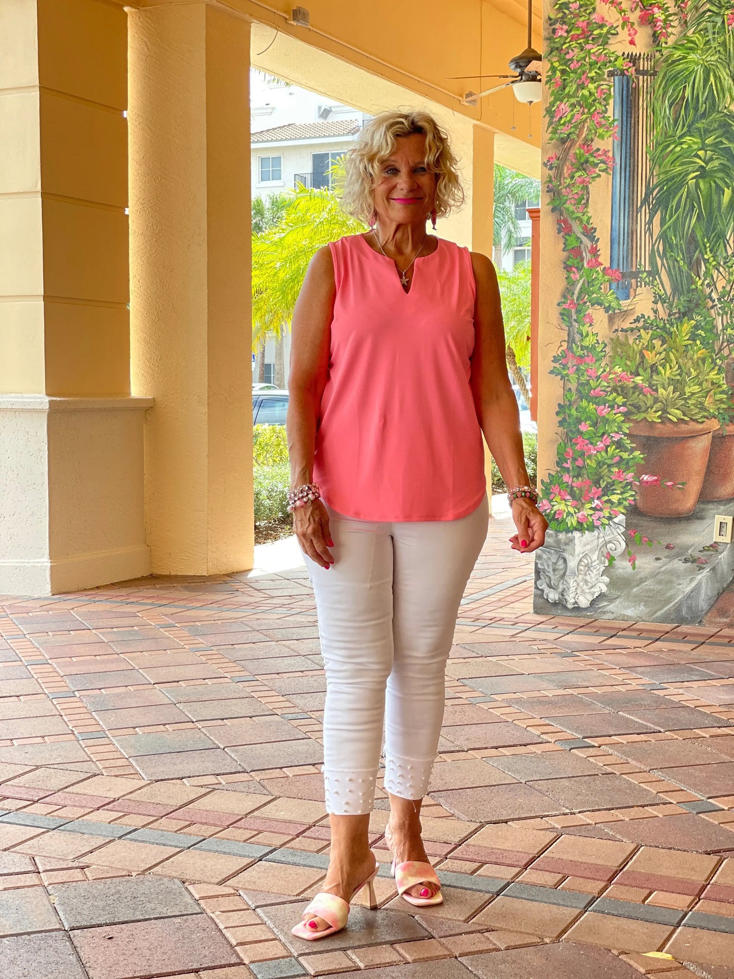 CORAL SLEEVELESS V-NECK TOP