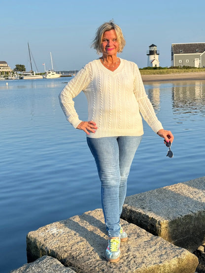 LULU-B CABLE WHITE V- NECK SWEATER
