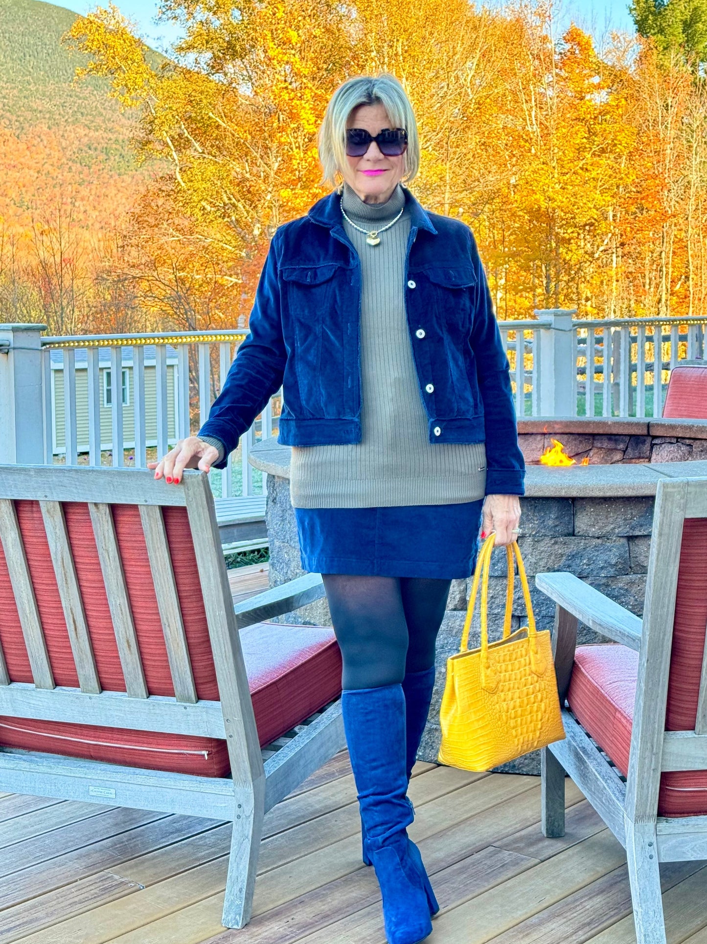 LULU-B NAVY VELOUR SKORT