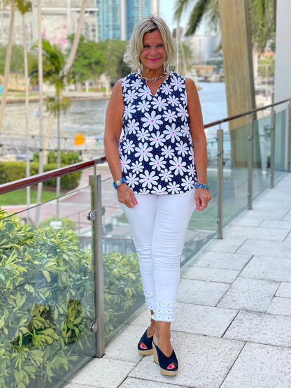 DAISY DAY SLEEVELESS V-NECK TOP