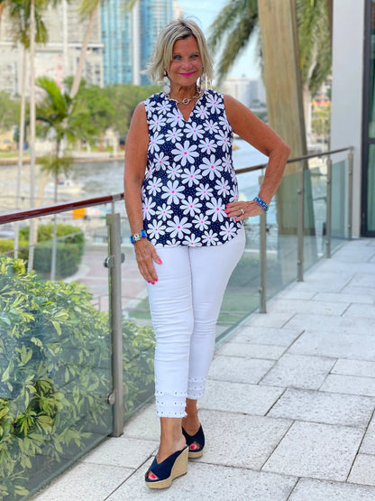 DAISY DAY SLEEVELESS V-NECK TOP