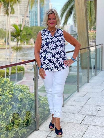 DAISY DAY SLEEVELESS V-NECK TOP