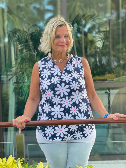 DAISY DAY SLEEVELESS V-NECK TOP