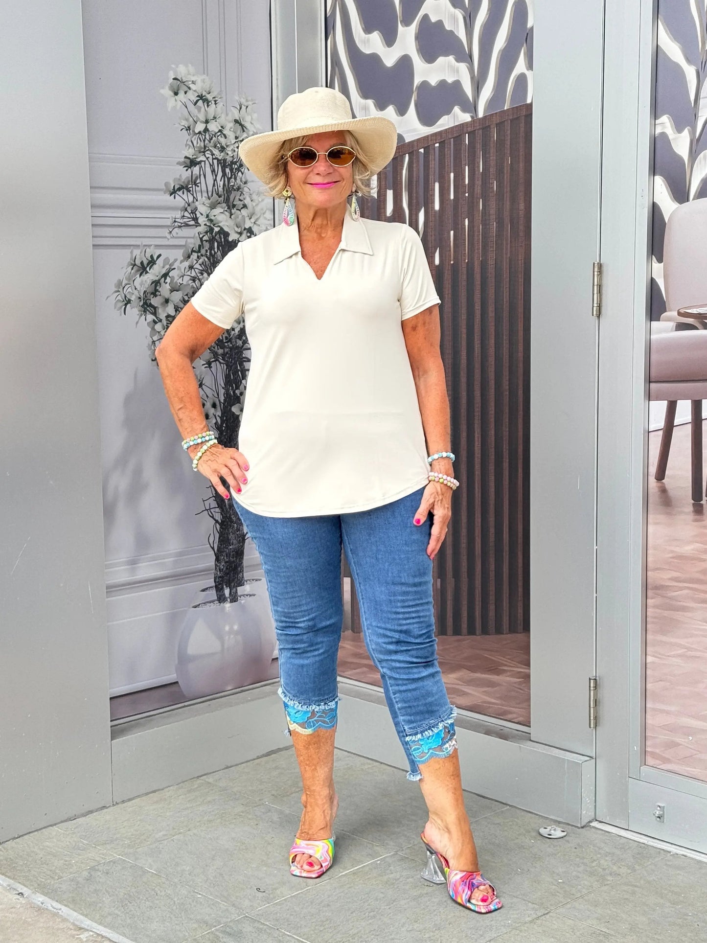 LULU-B STONE SHORT SLEEVE STONE COLLAR V NECK