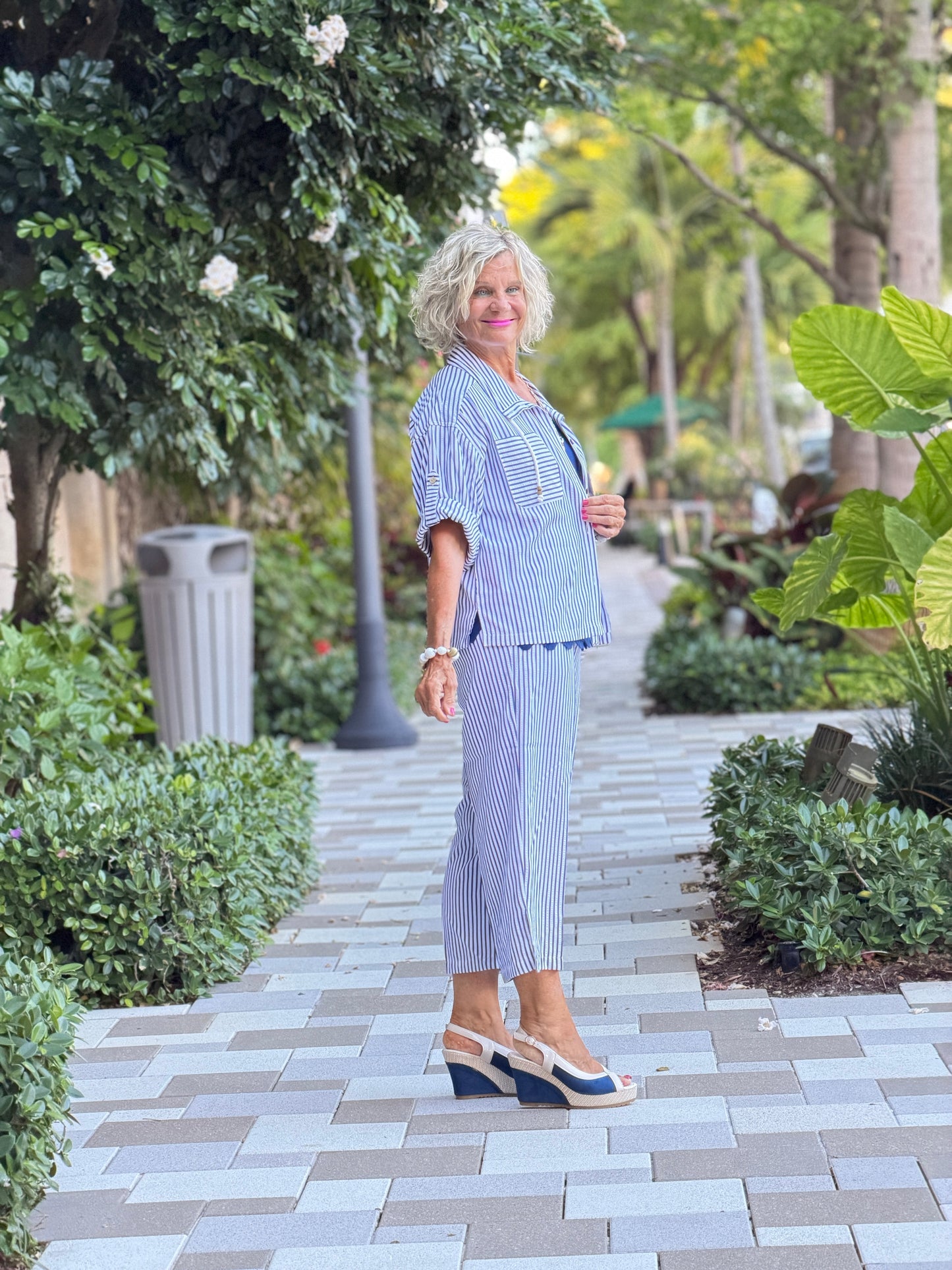FRENCH RIVIERA NAVY SEERSUCK CAPRI