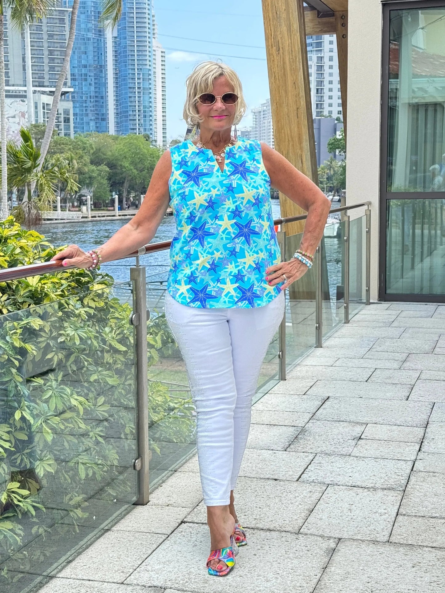 LULU B STARFISH SPLASH SLEEVELESS V NECK TOP