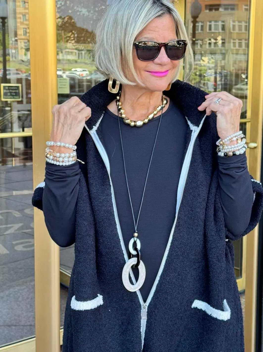 GOLD WHITE CIRCLE NECKLACE