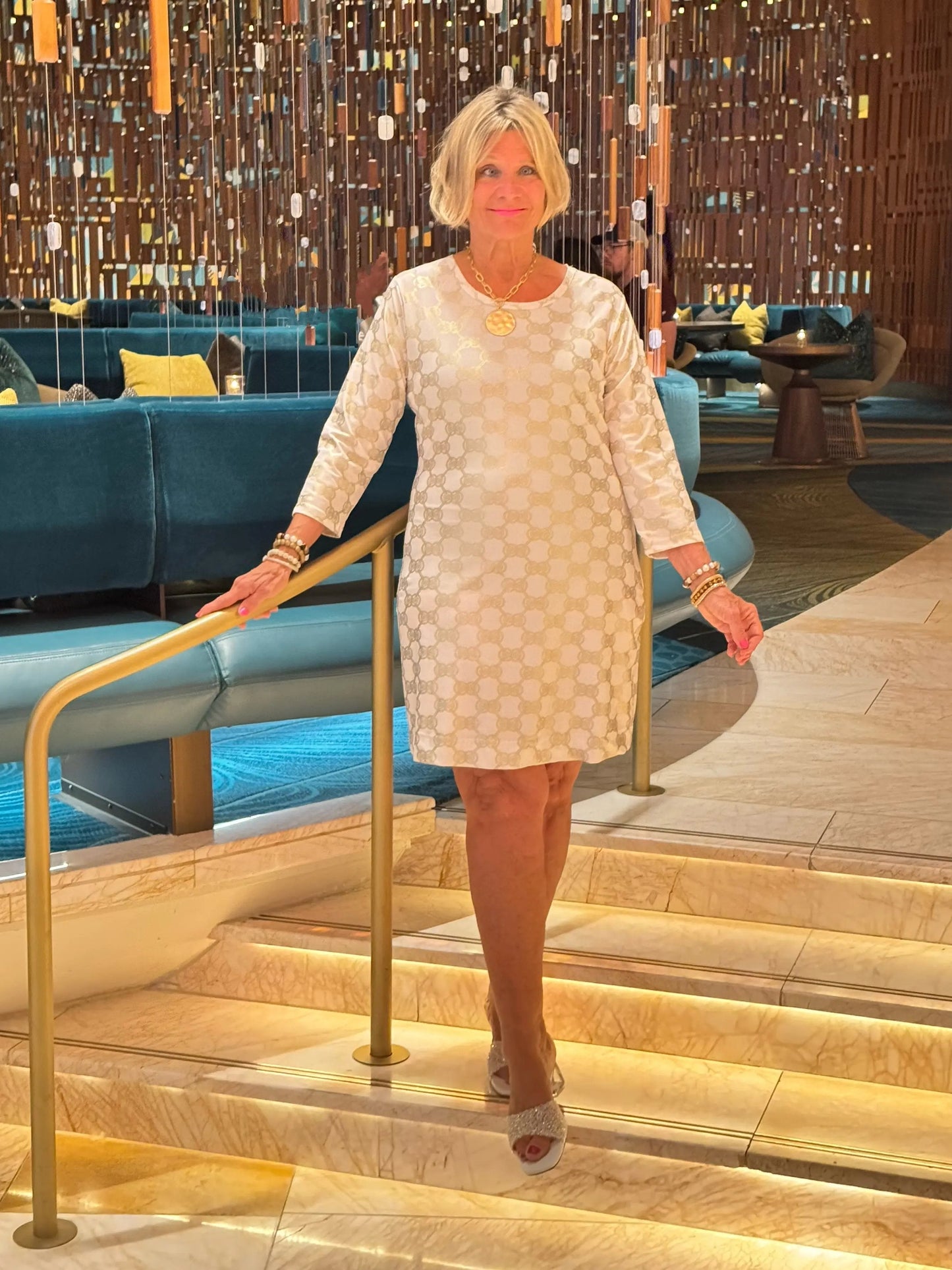 Lulu B GOLD AND WHITE SLEEVE DRESS