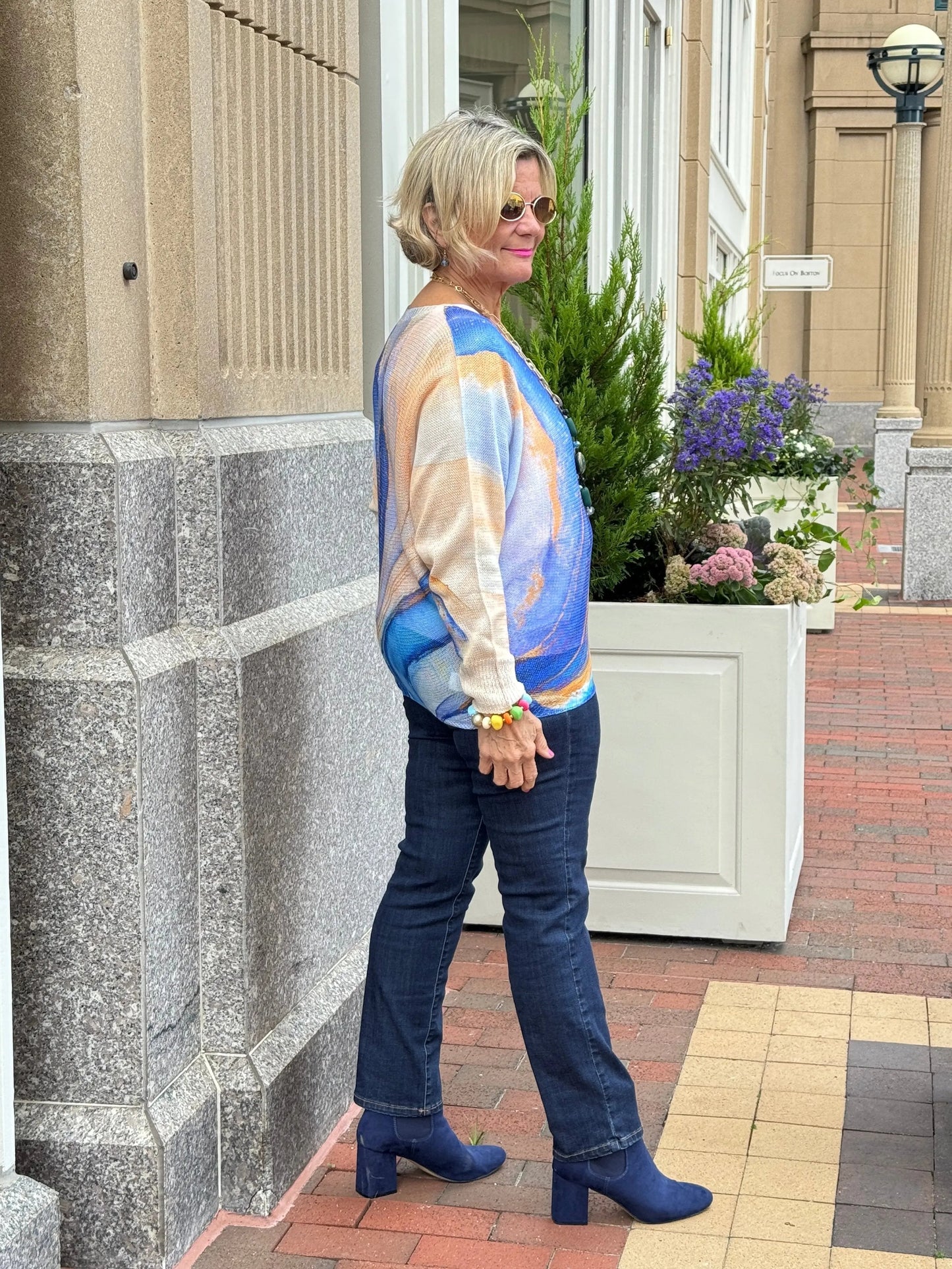 Blue Wavy Round Neck Knit Printed Sweater