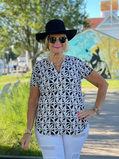 BLACK AND BEIGE SHORT SLEEVE