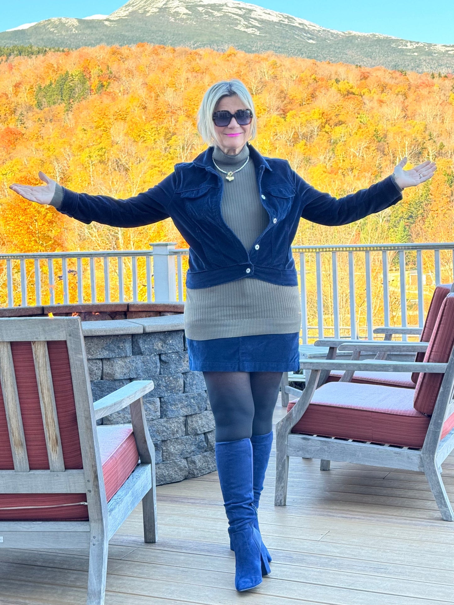 LULU-B NAVY VELOUR SKORT