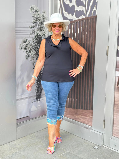 BLACK SLEEVELESS RUFFLE TOP