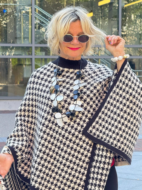 FALL CHIC BLACK AND WHITE NECKLACE