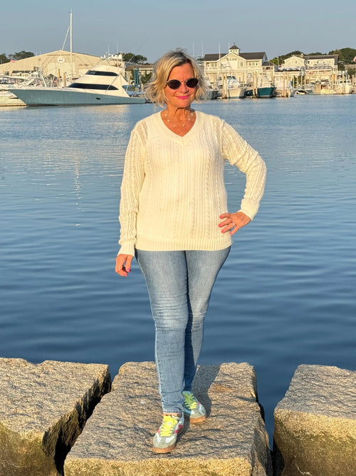 LULU-B CABLE WHITE V- NECK SWEATER