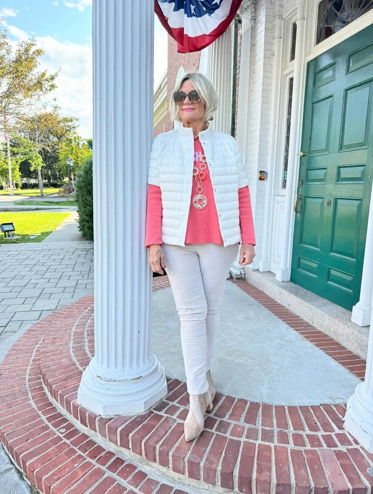 IVORY SHORT CAP SLEEVE PUFFER JACKET