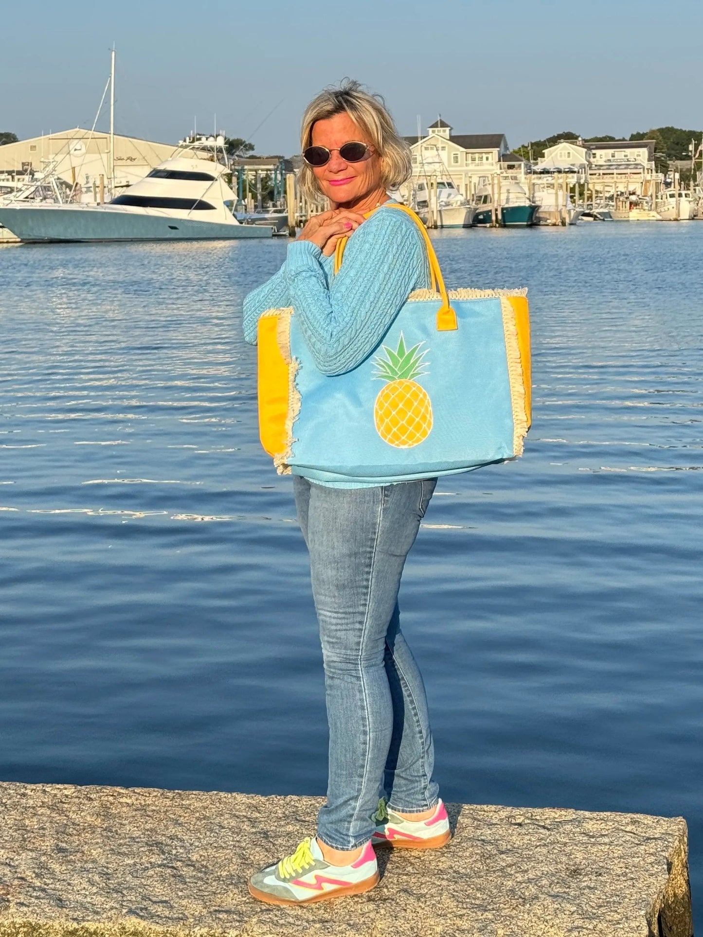 EMBROIDERED PINEAPPLE PATCH FRINGE TOTE BAG.