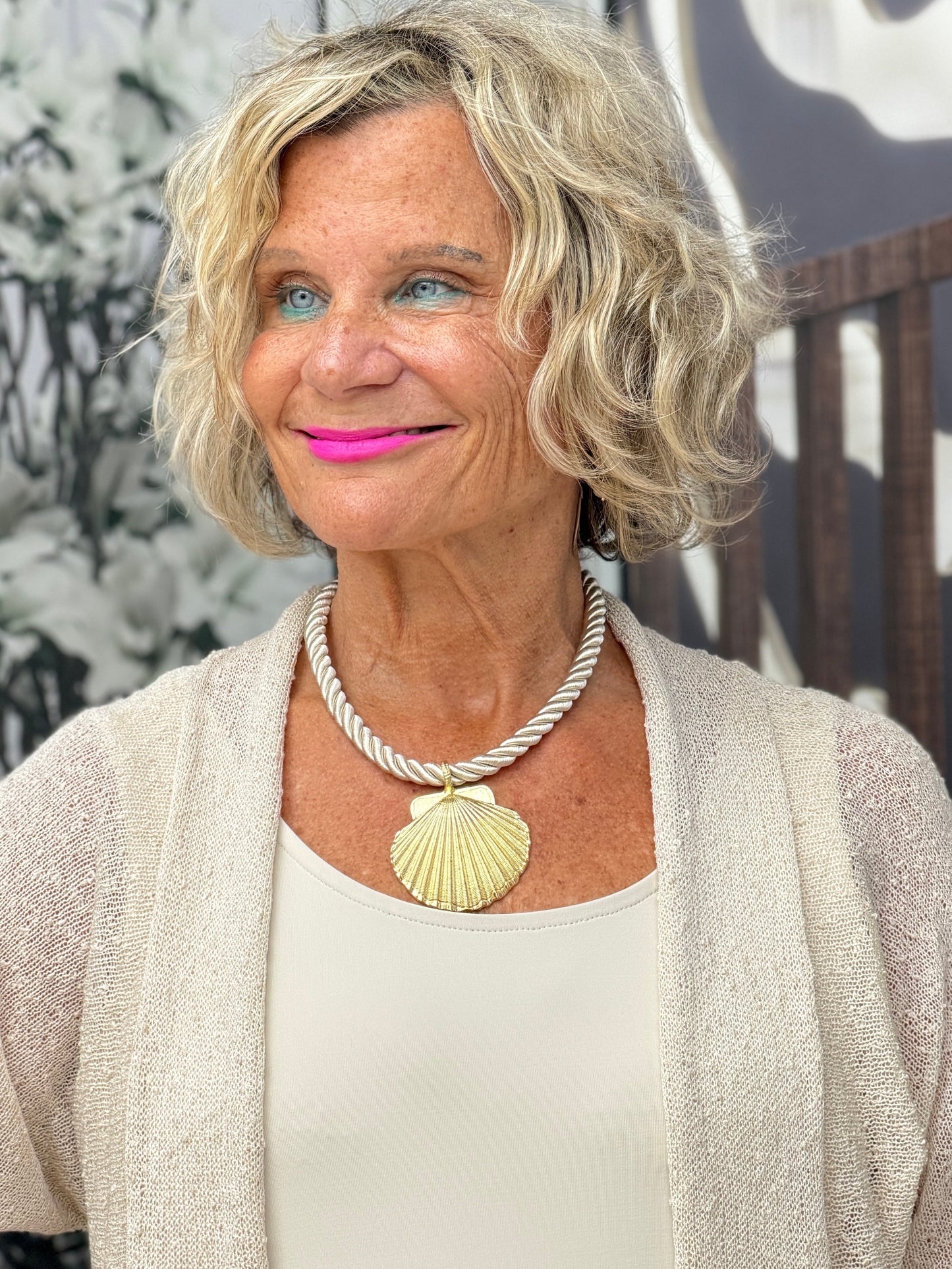 GOLD ROPE SEHLL NECKLACE