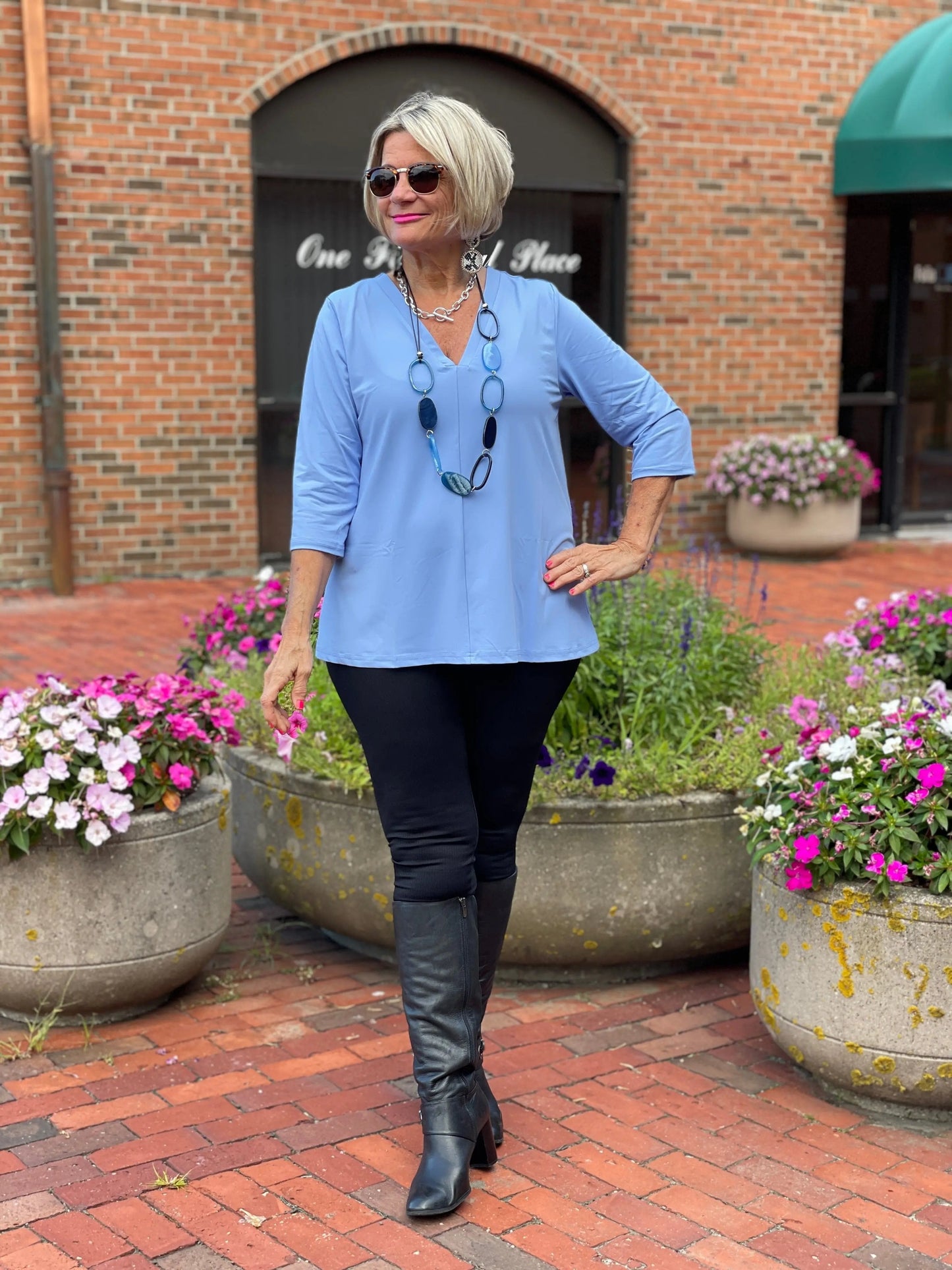LULU-B POWDER PERRI TAILORED V SLEEVE TOP