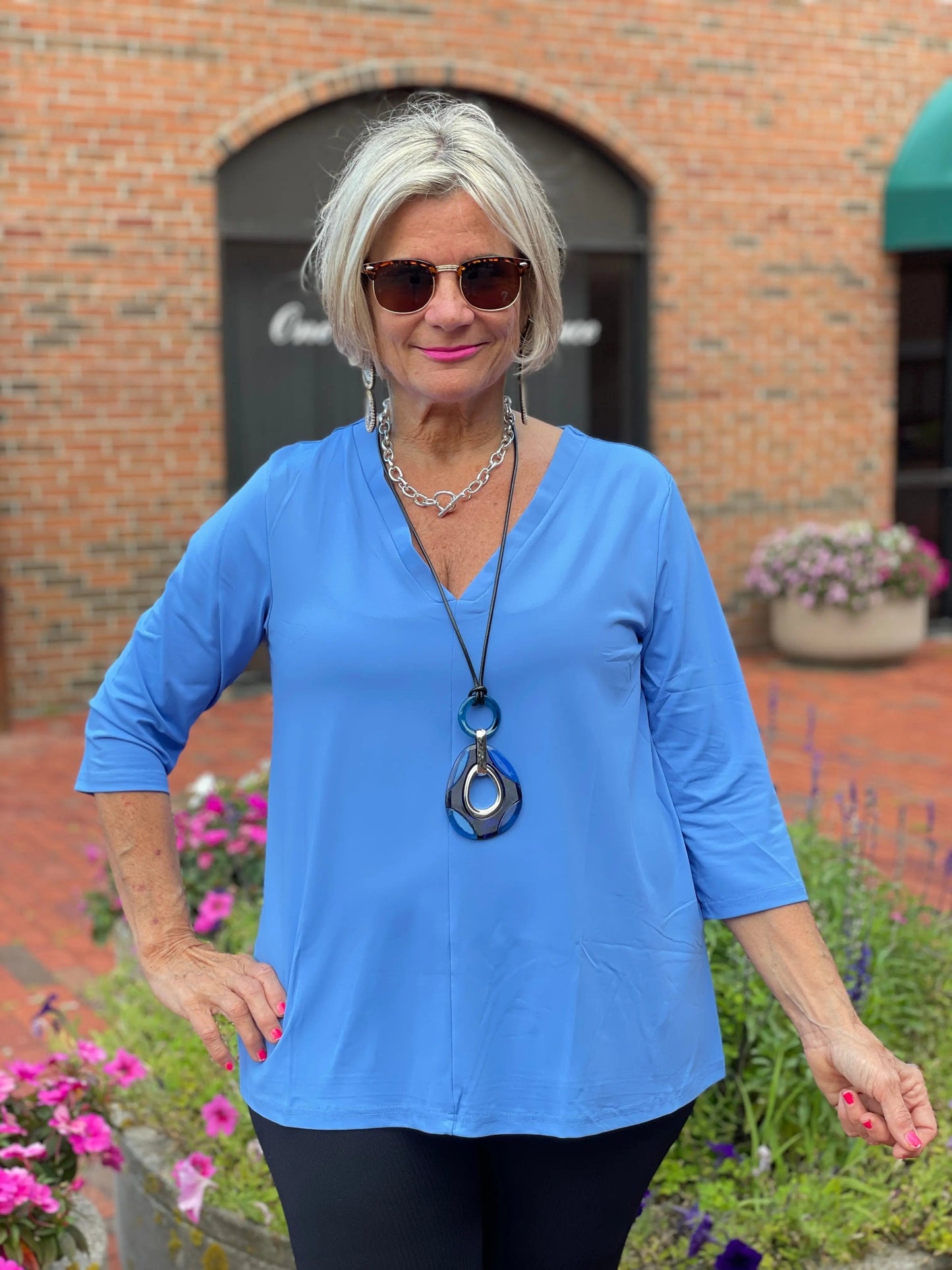 LULU-B TAILORED PERRI SLEEVE V TOP