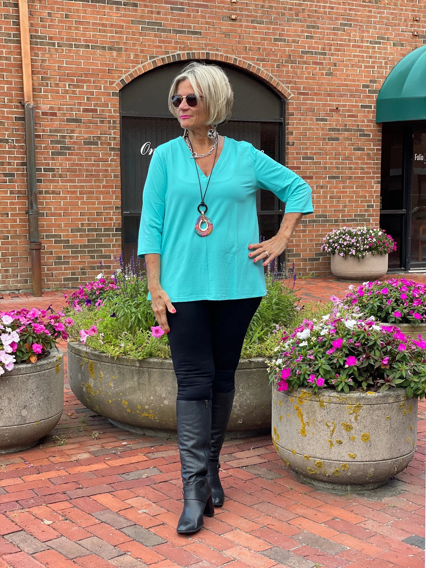 LULU-B SEA-FOAM  TAILORED V SLEEVE TOP