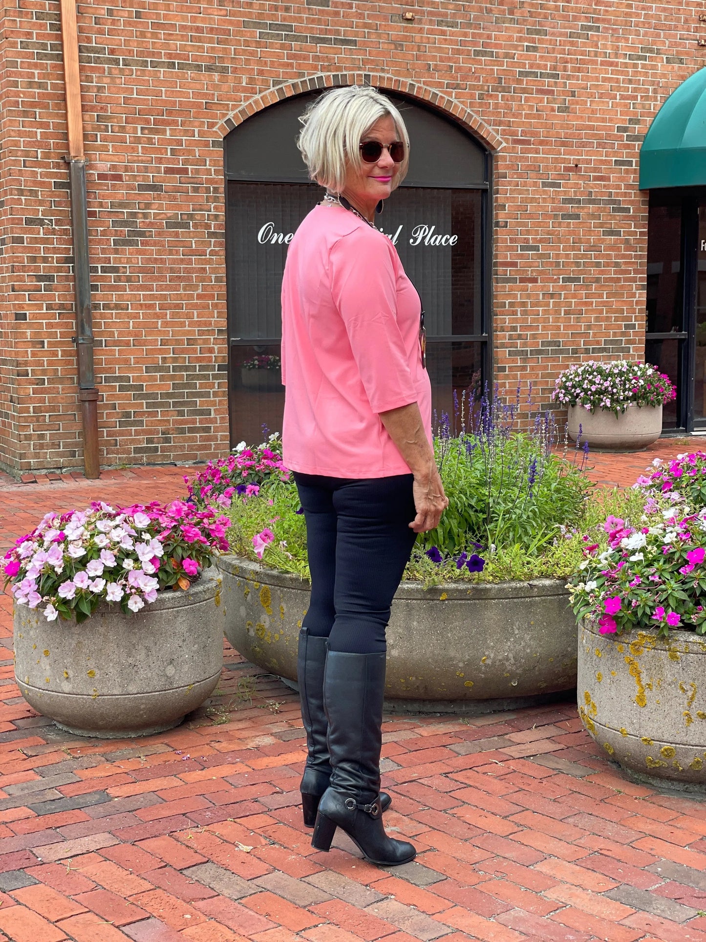 LULU-B CORAL TAILORED V SLEEVE TOP