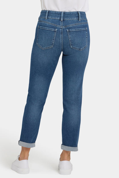 Margot Girlfriend Jeans In Petite - Lake Notre-Dame