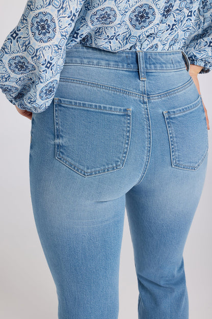 Marilyn Straight Jeans In Petite - Vista Lakes