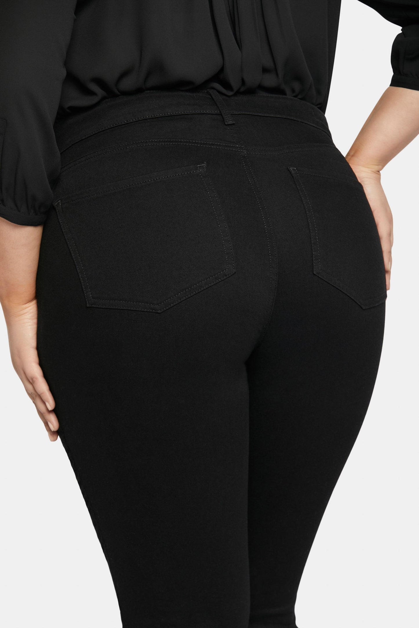 Marilyn Straight Jeans In Plus Size - Black
