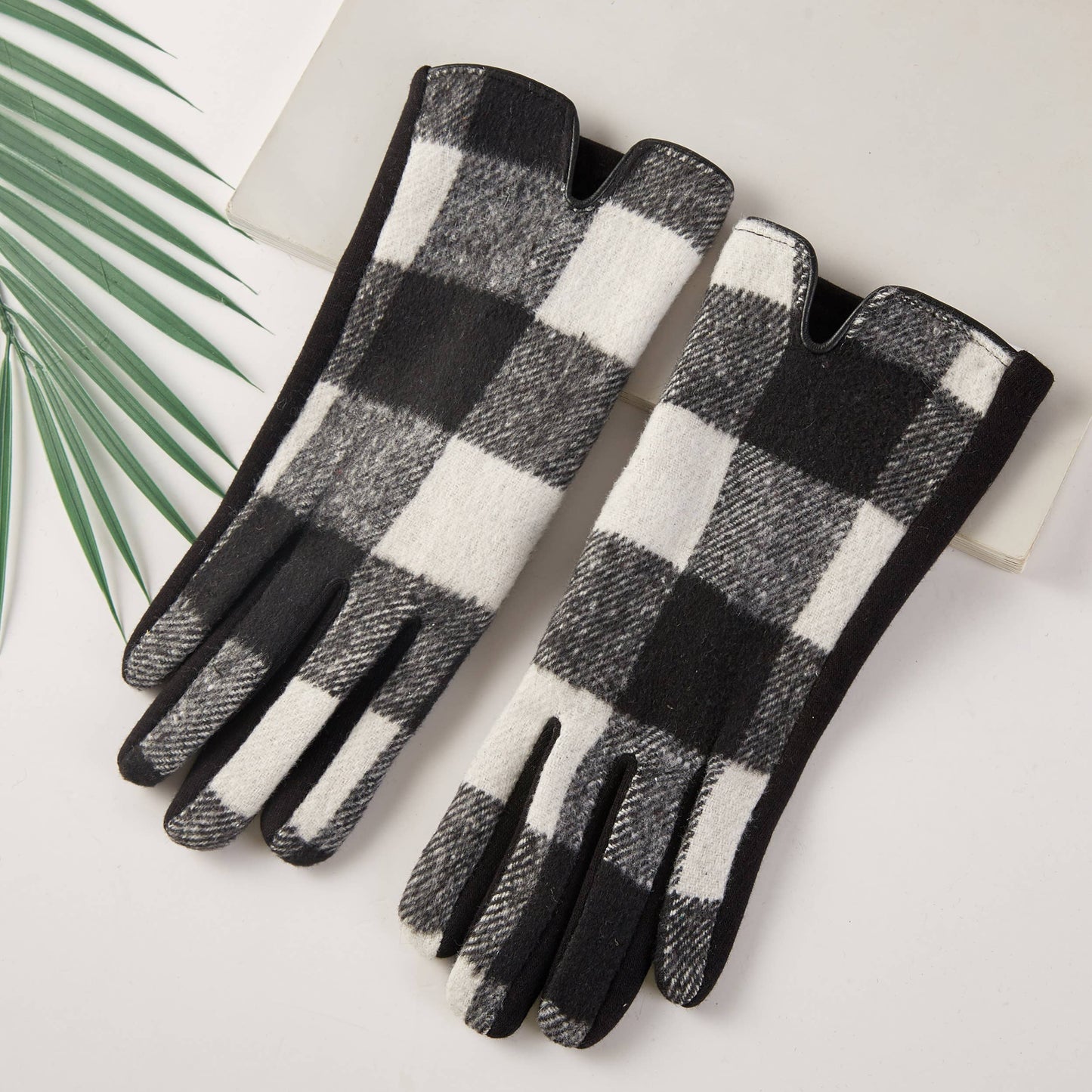 Buffalo Check Pattern Cozy Winter Gloves