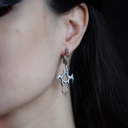 LONGINUS JUDGMENT TALON EARRINGS