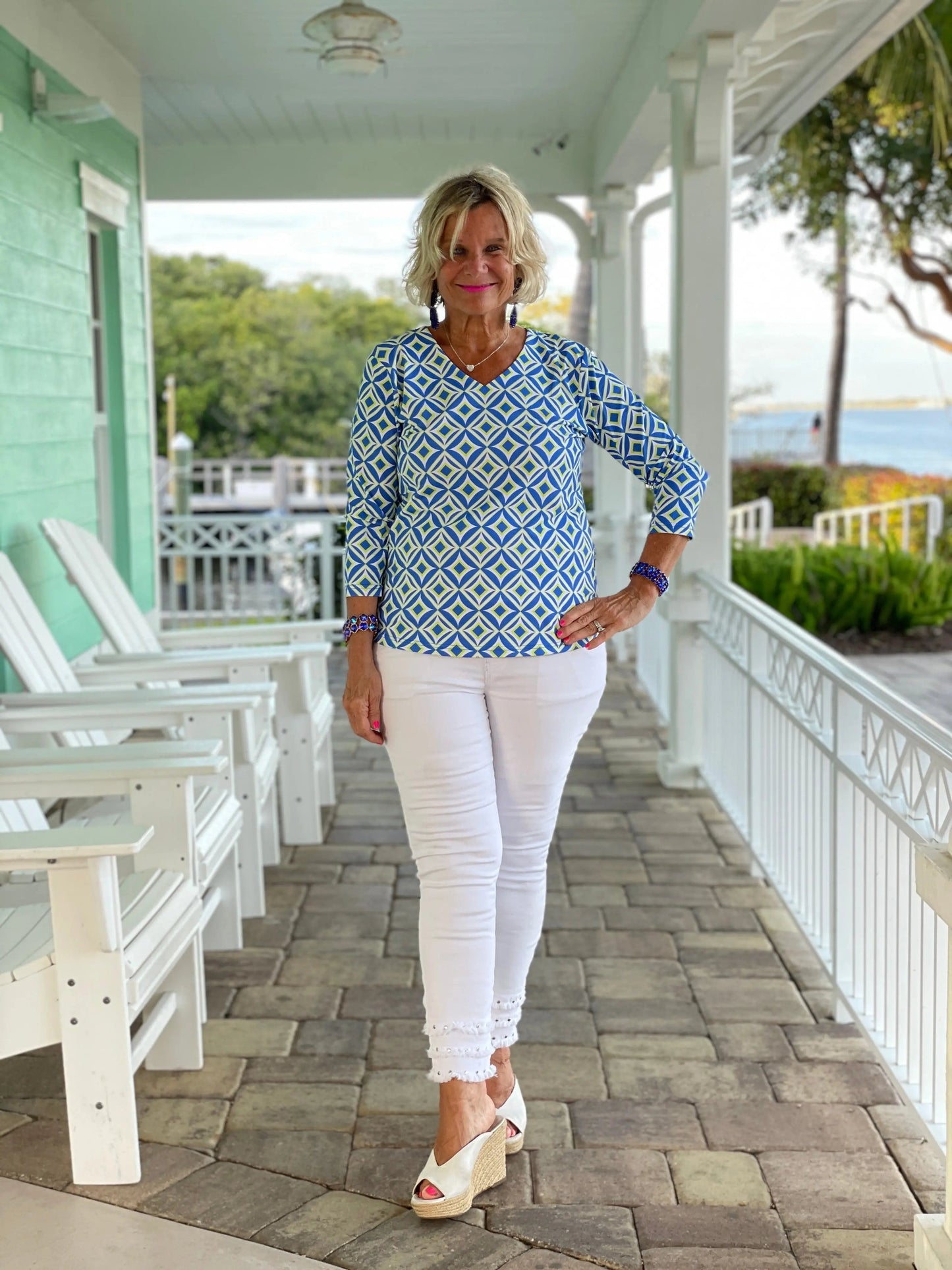 AQUA DIAMONDS V NECK