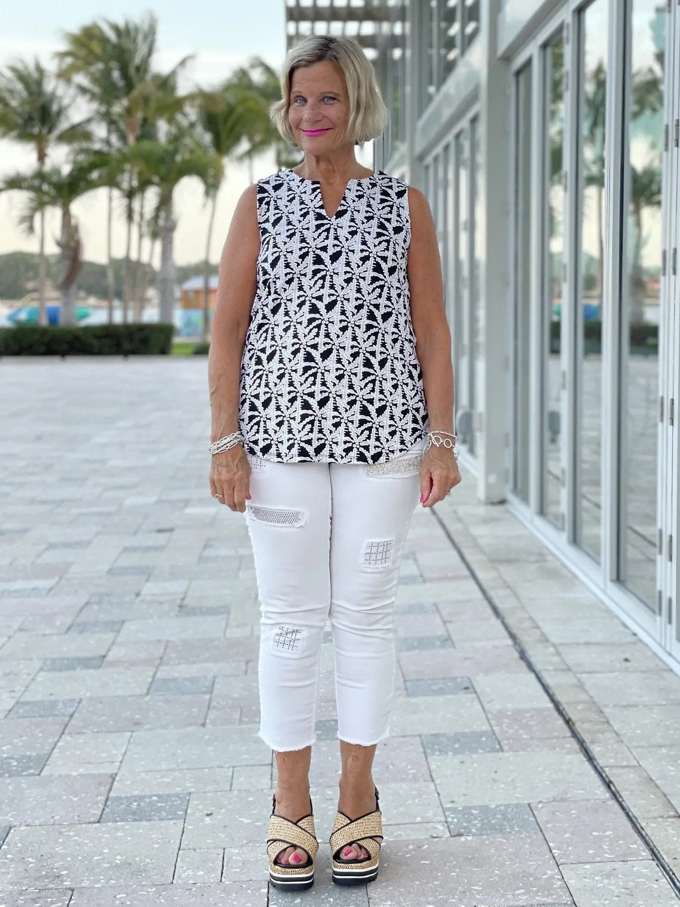 BLACK AND BEIGE SLEEVELESS TOP