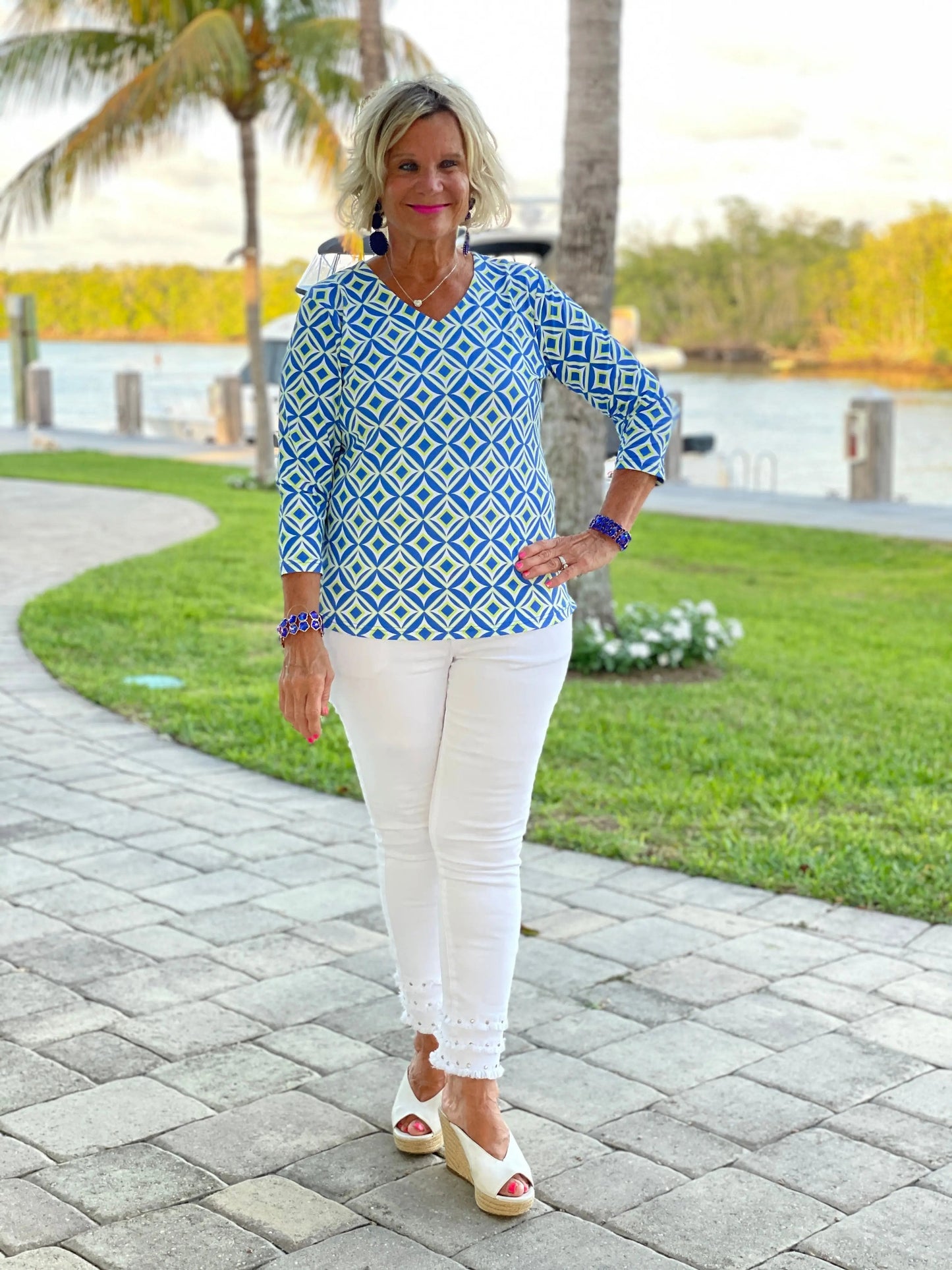 AQUA DIAMONDS V NECK
