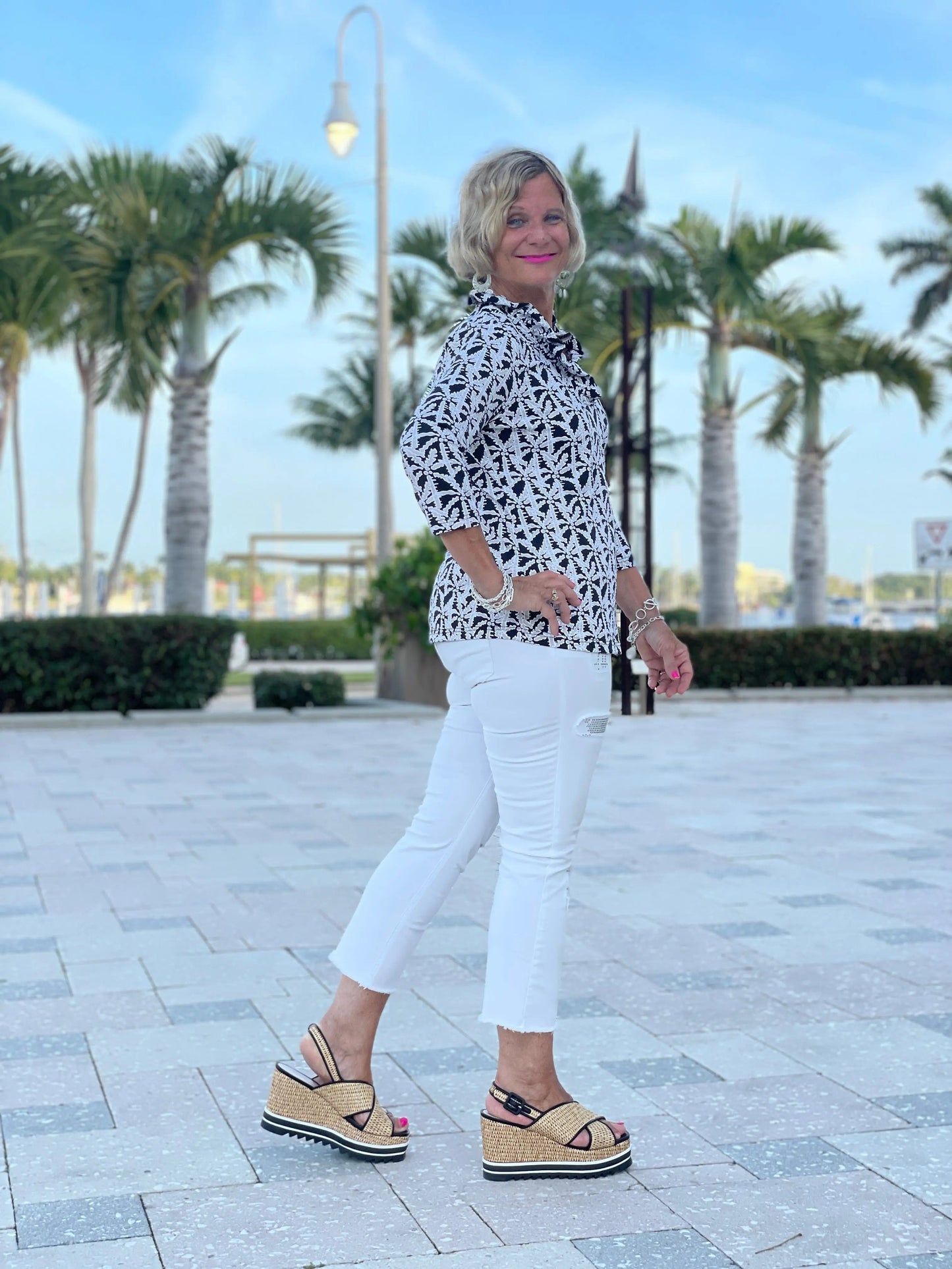 BLACK AND BEIGE 3/25 RUFFLE TOP