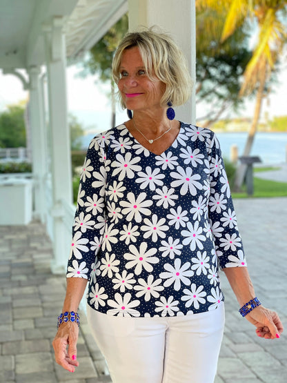 DAISY DAY V NECK