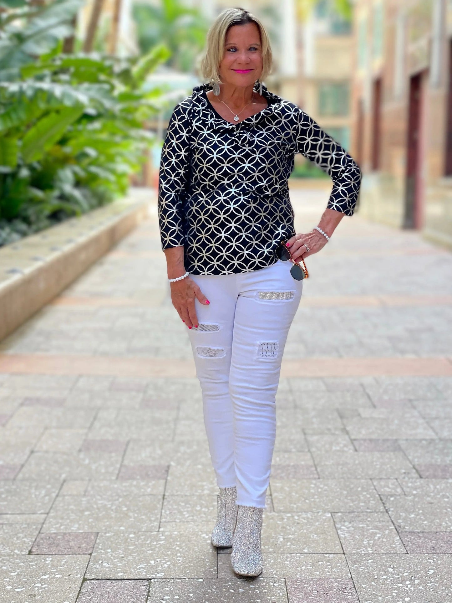 LULU-B BLACK SILVER LEME RUFFLE TOP