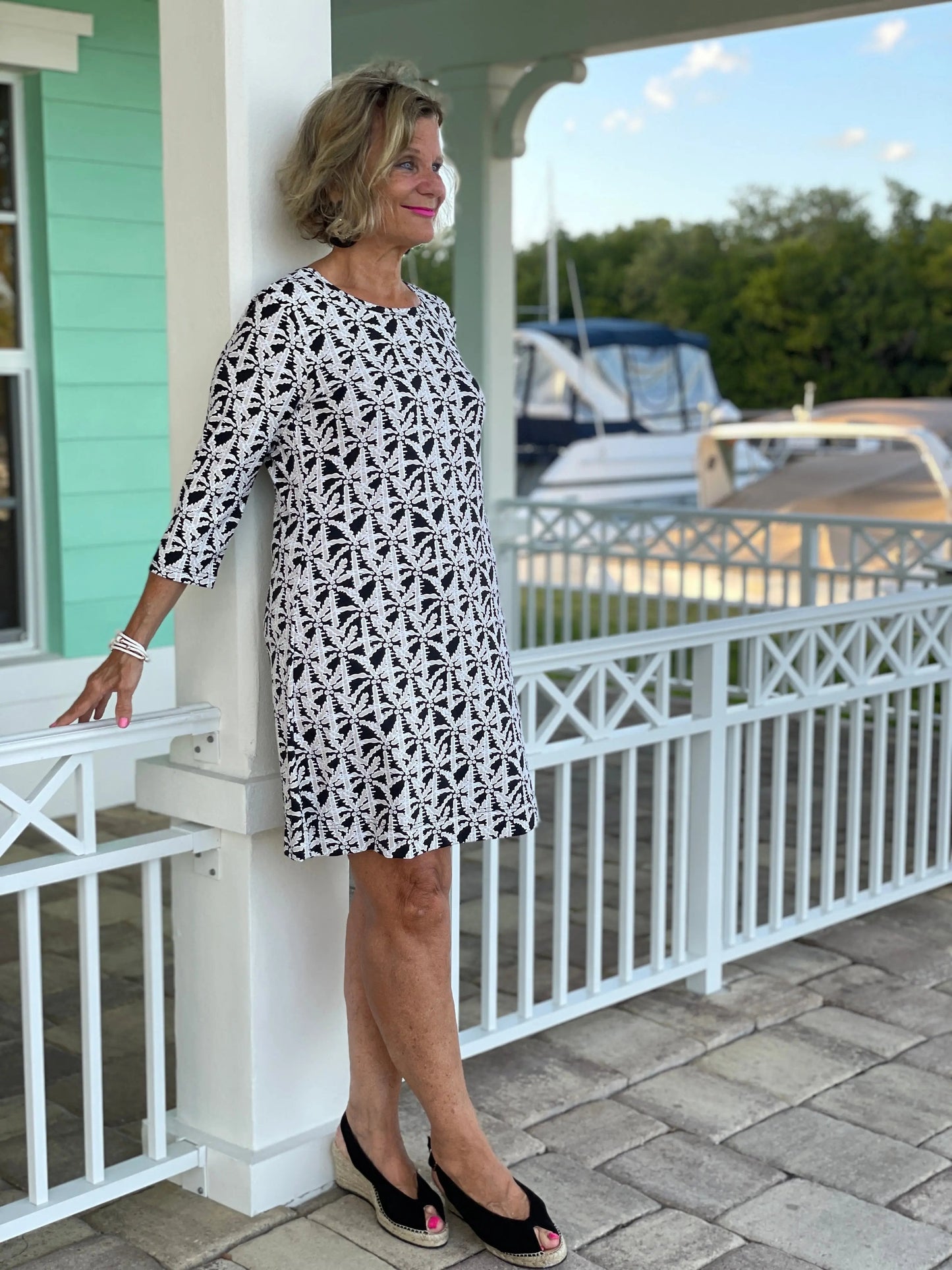 BLACK AND BEIGE SLEEVE DRESS