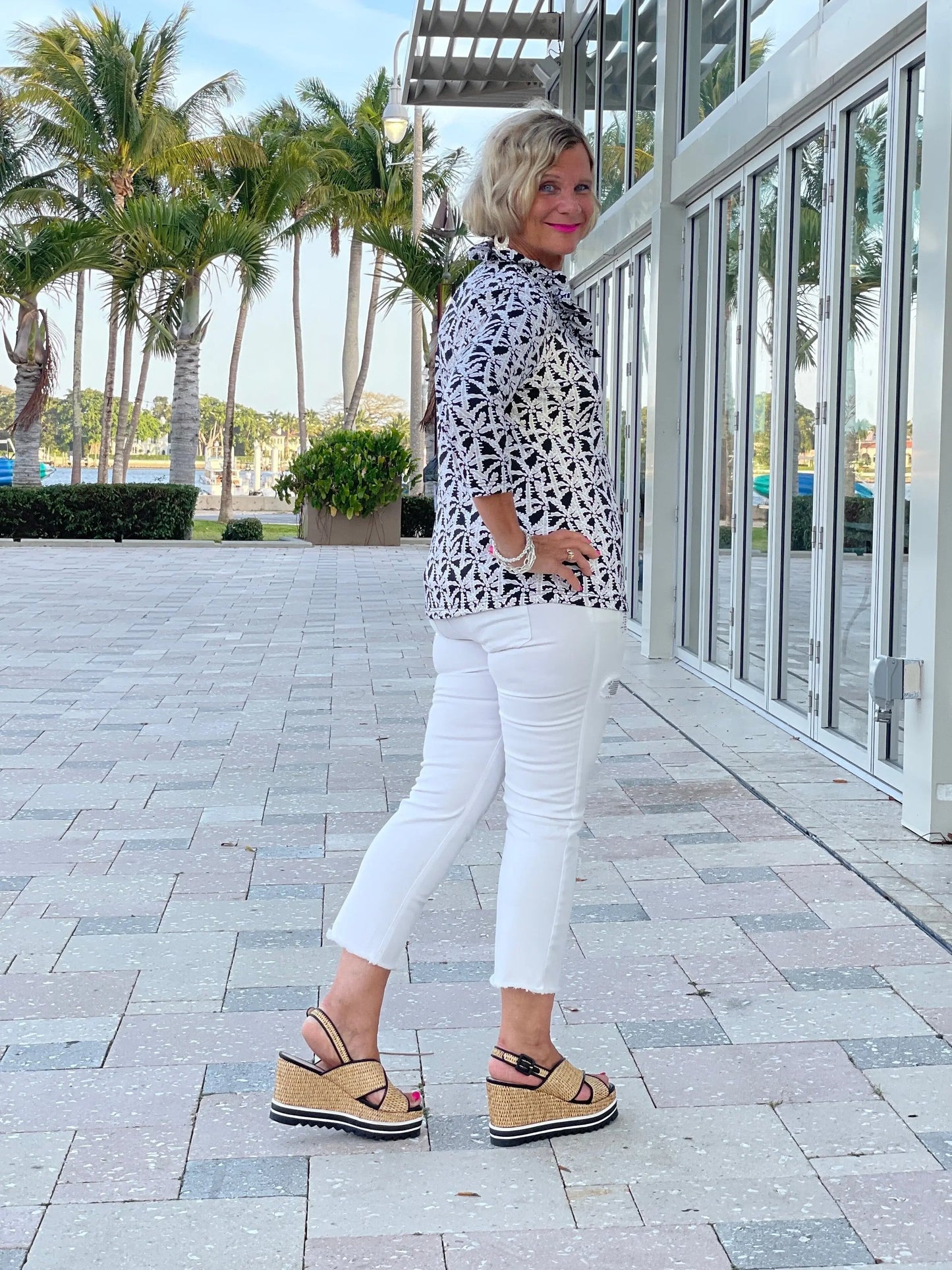 BLACK AND BEIGE 3/25 RUFFLE TOP