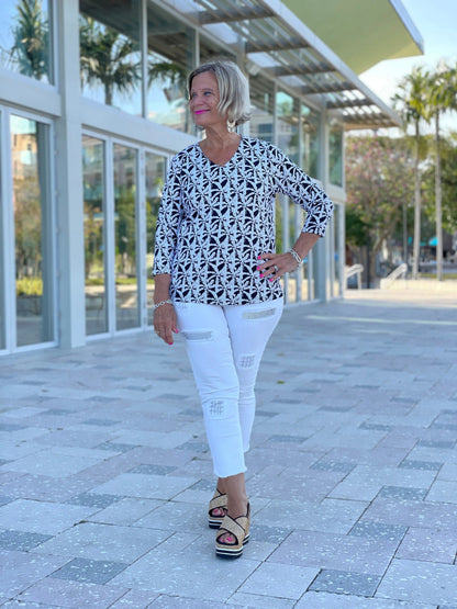 BLACK AND BEIGE V-NECK TOP