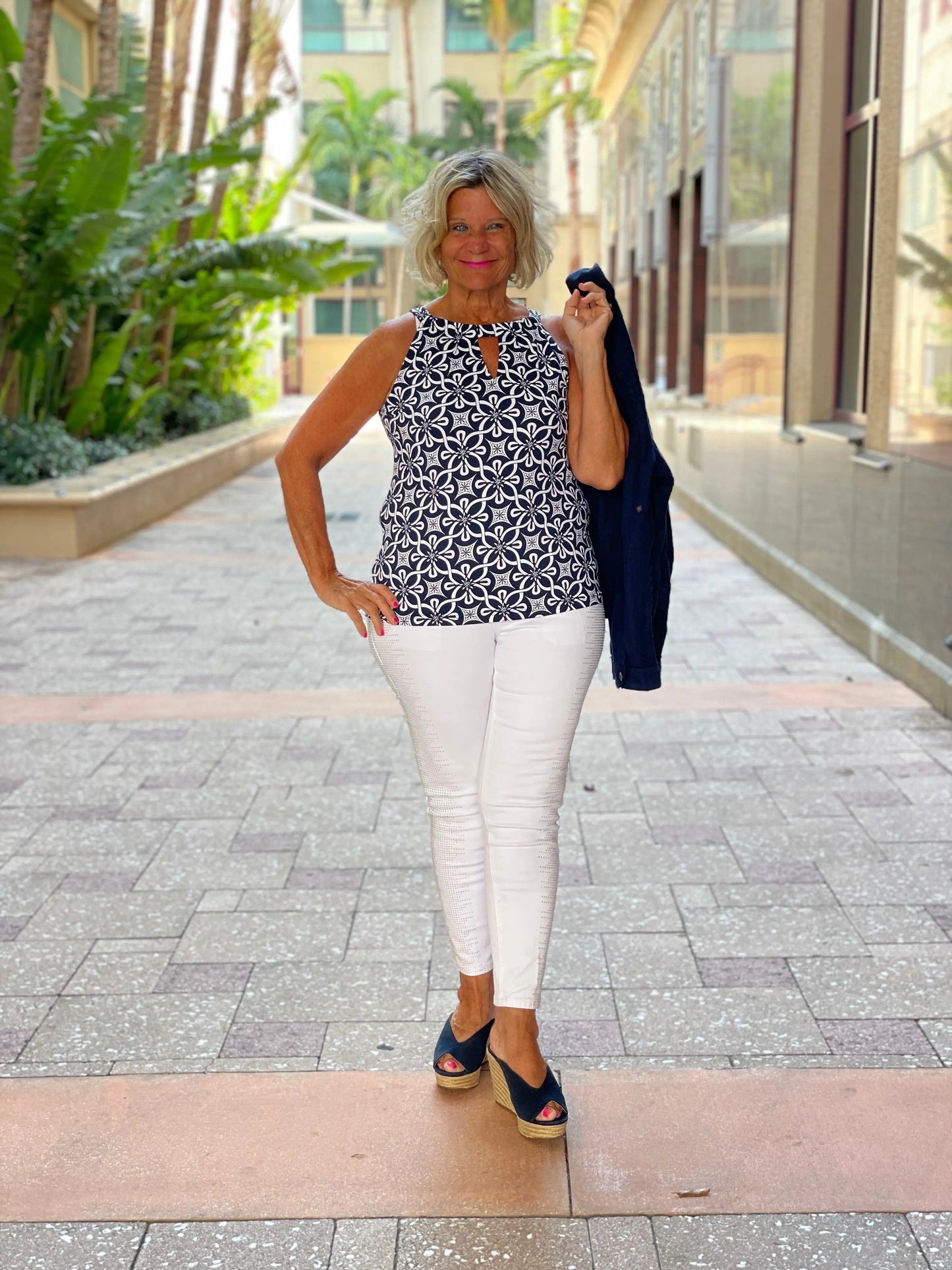 BREIGHTEN BLUE  KEYHOLE TOP