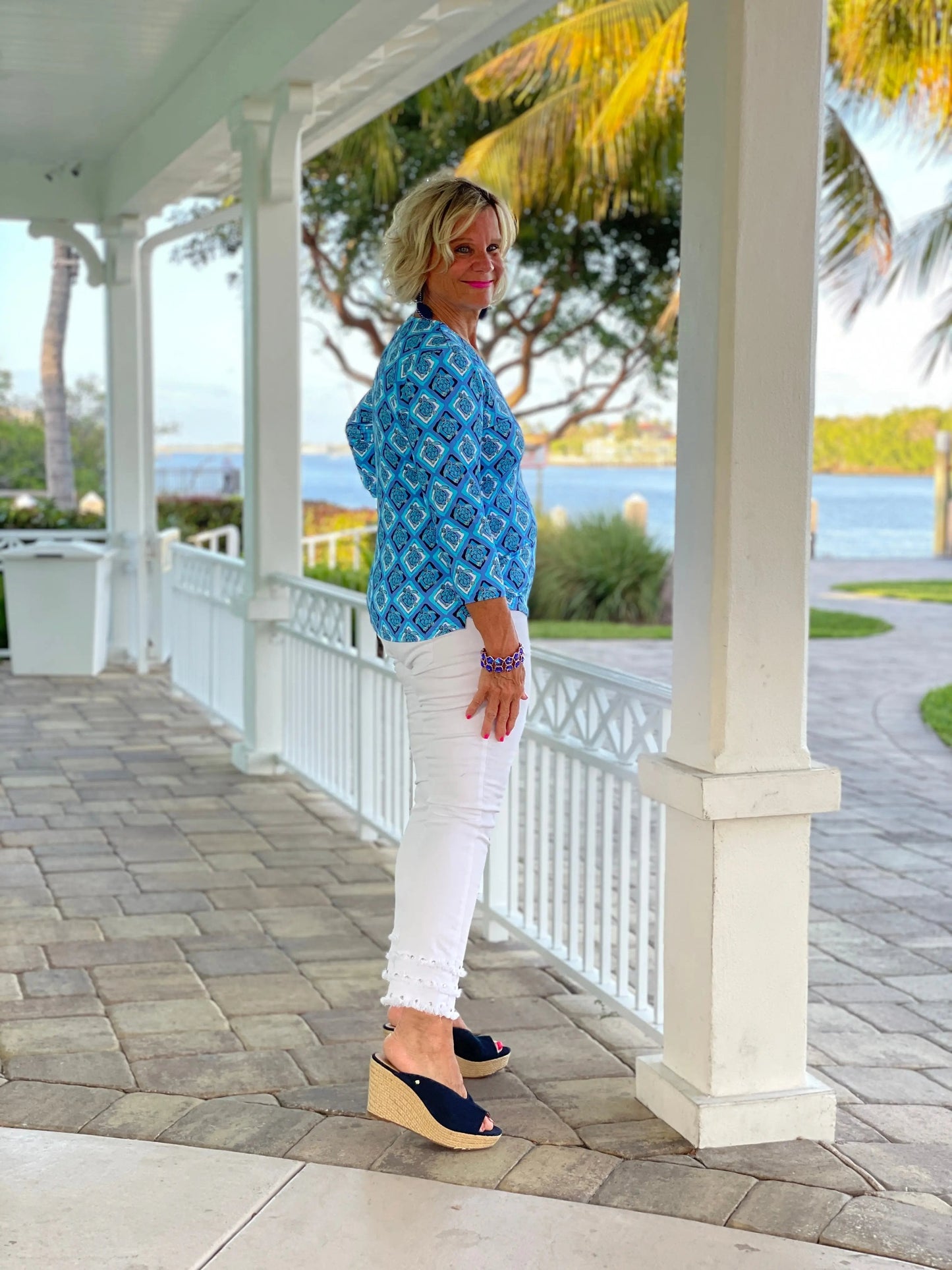 BAHAMA BLUE TURTLE V NECK